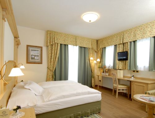 PARADISE LODGE